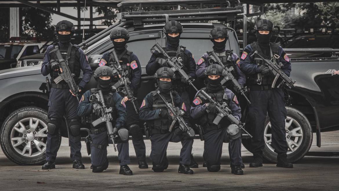 ต่อต้านการก่อการร้าย